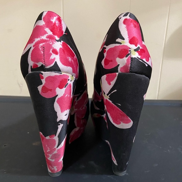 Floral Platform Wedges - Picture 3 of 3